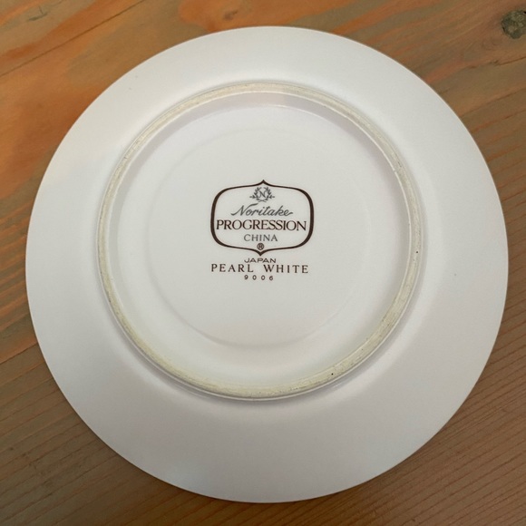 Noritake Progression China ‘Pearl White’ cups & saucers - Picture 5 of 5